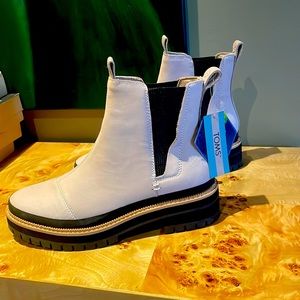 Tom’s Womens Dakota boots size 7.5 NWT